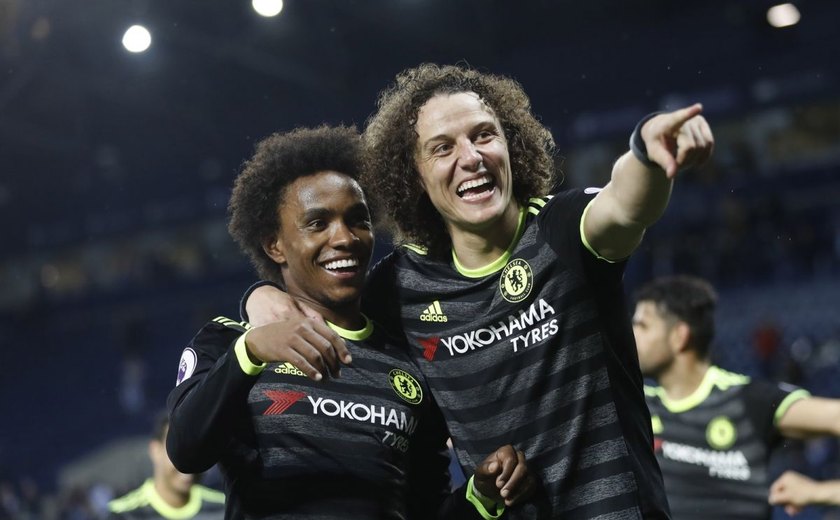 Em alta após título, David Luiz celebra convocação: 'Amo jogar pelo meu país'