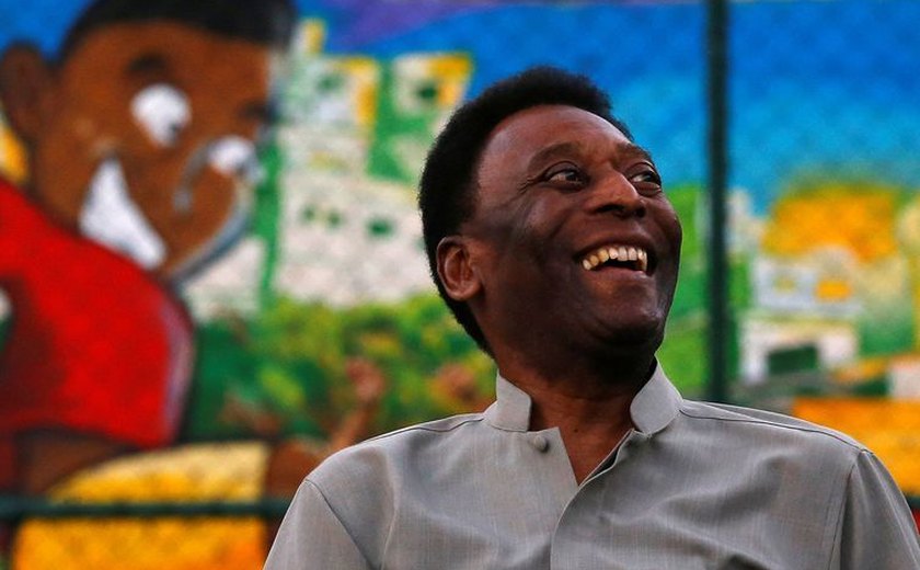 Pelé recebe alta após retirada de cálculo renal em hospital de SP