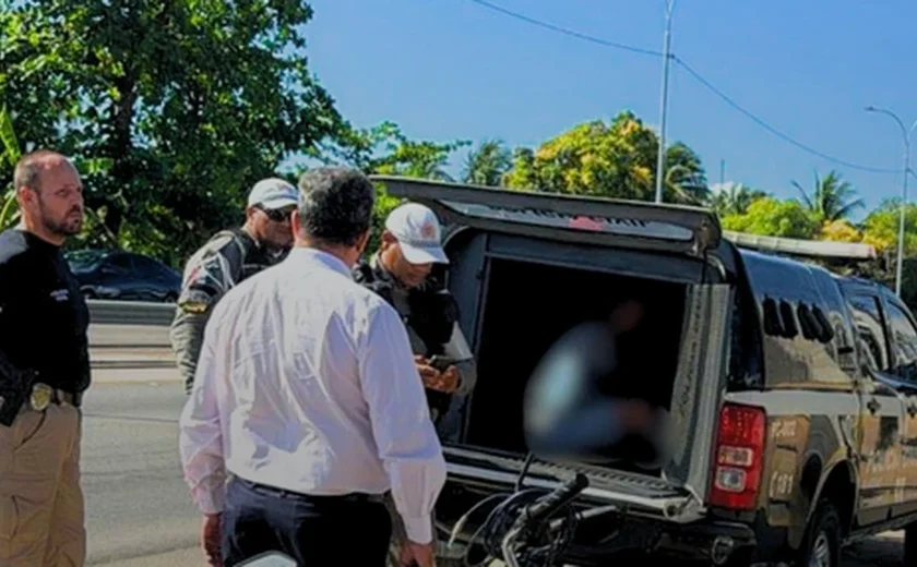 Motorista quase atropela cinco pessoas intencionalmente em bar  e é espancado por populares