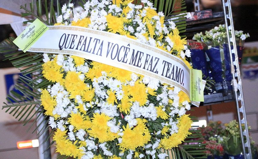 Dia de Finados faz aumentar a procura por flores em Maceió