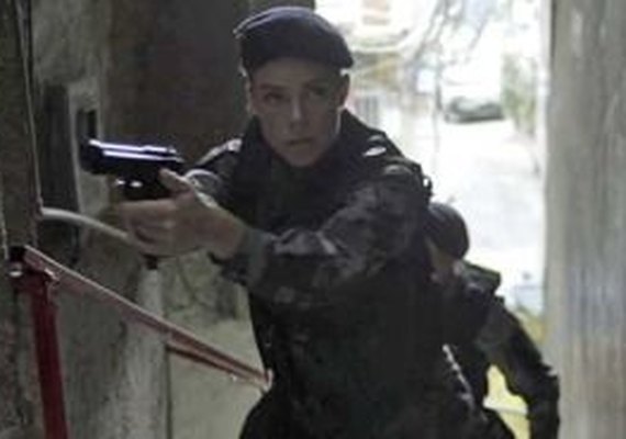 'A Força do Querer': Após fuga, Jeiza persegue Bibi e Rubinho na favela