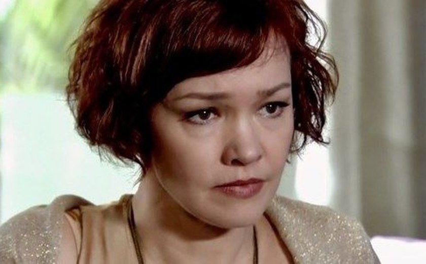 Desesperada, Esther fugirá com Vitória depois de revelação em 'Fina Estampa'