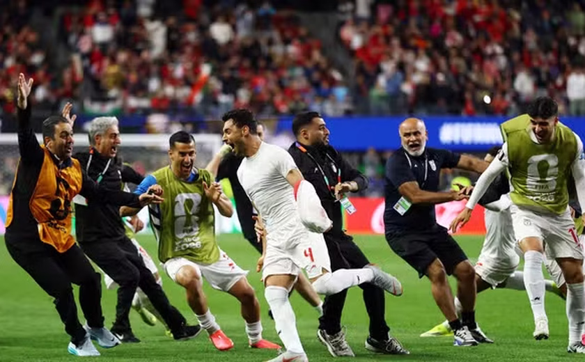 Egito e Irã empatam em jogo maluco com gol anulado pelo VAR no fim; africanos avançam e asiáticos mantêm chance