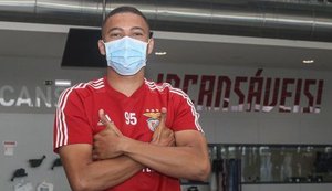 Santos e Palmeiras de olho em venda de Carlos Vinícius para o Manchester United