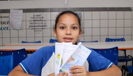 Aos 9 anos, aluna da rede municipal de ensino cria histórias e confecciona os próprios livros de forma artesanal