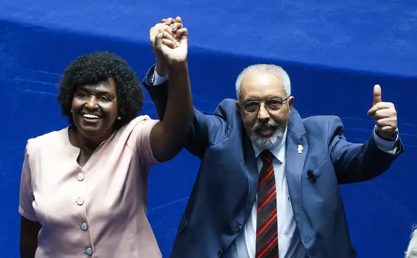 Davi Alcolumbre homenageia Paulo Paim no fim da 6x1; entenda motivo