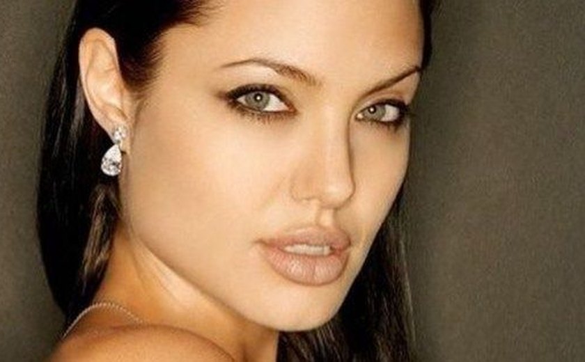 Angelina Jolie planeja casamento com britânico e surpreende Brad Pitt