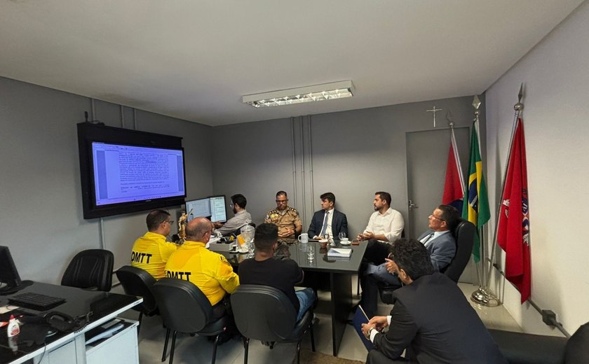 Ministério Público discute irregularidades na locação de motos aquáticas na orla de Maceió