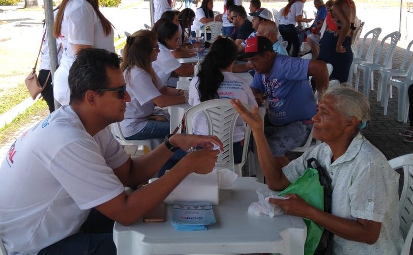 Ações de saúde marcam comemorações do Dia do Farmacêutico em Alagoas