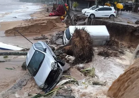 Temporal causa 24 mortes e deixa desabrigados e fecha estradas no Litoral Norte de SP