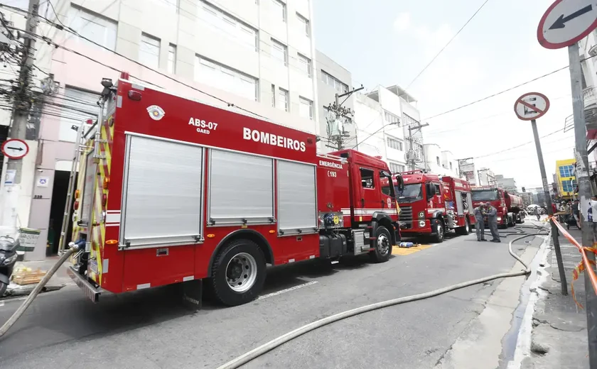 Explosão de galpão com fogos de artifício mata uma pessoa em São Paulo