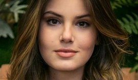 Camila Queiroz adota visual curto e iluminado e doa fios: 'Cabelo cresce'