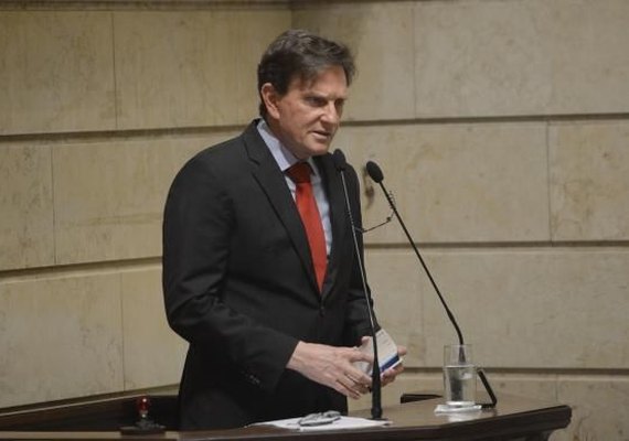 Marcelo Crivella toma posse no Rio e defende necessidade de cortar gastos