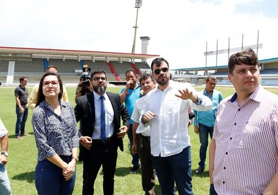 Grupo de trabalho do Governo do Estado visita Estádio Rei Pelé