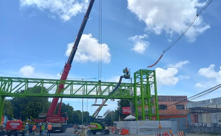 Prefeitura conclui instalação da estrutura principal da passarela do Canaã