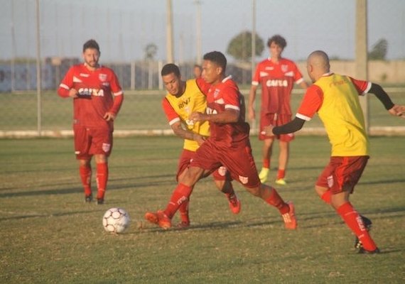 CRB relaciona 19 atletas para o jogo contra Luverdense em Cuiabá