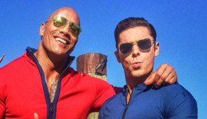 Zac Efron sobre beijo em The Rock: 'ele é bom nisso também? Ele é bom em tudo!'