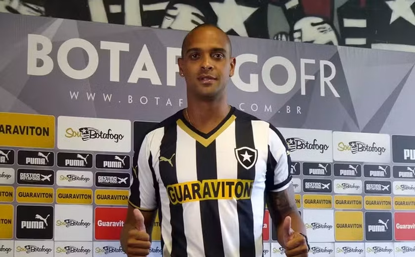 Ex-jogador do Botafogo e amigo morreram após queda de muro durante vendaval no Rio