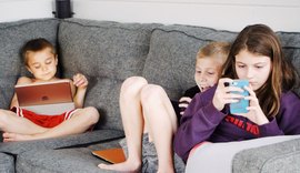 Distração preferida das crianças pode deixá-las com problemas de visão
