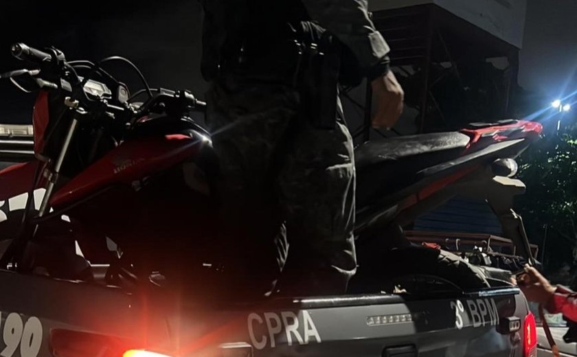 Fuga com placa invertida termina com menor ferido e homem preso