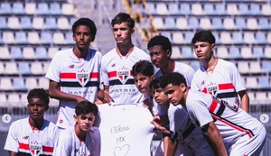 Jogadores do São Paulo homenageiam Micael Leandro após morte do jovem atleta em Maceió