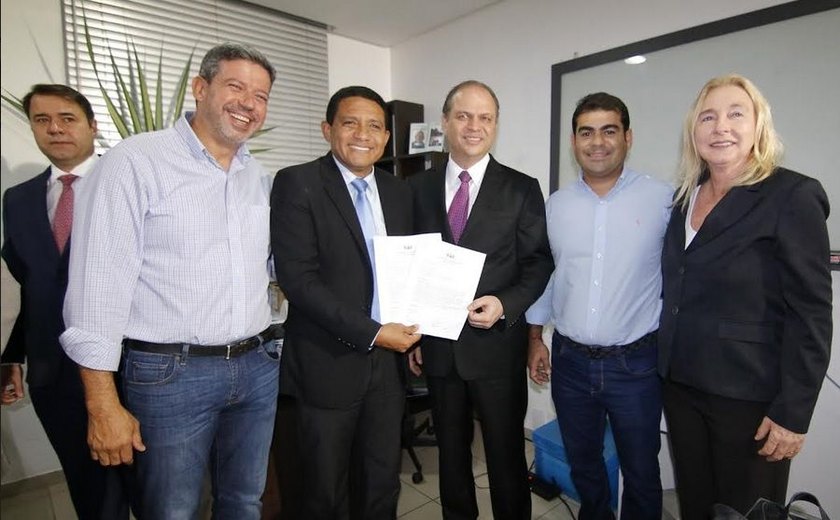 Prefeito de Palmeira se reúne com ministro da Saúde e defende implantação de Hospital