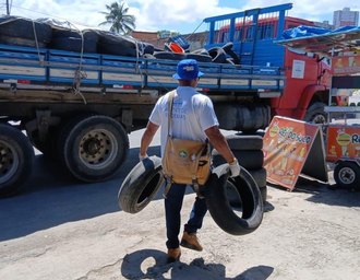 Mutirão da Prefeitura de Maceió recolhe pneus em terrenos baldios, borracharias e ferros-velhos