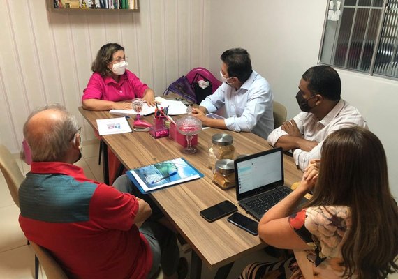 Tereza Nelma se reúne com pró-reitor da Ufal Clayton Santos para discutir projetos