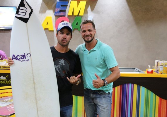 Açaí Concept celebra parceria com o surfista Bernardo Pigmeu
