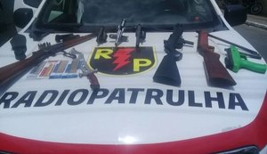 Polícia encontra arsenal em residência e prende suspeitos