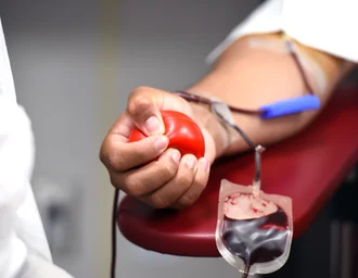 Família e amigos mobilizam doadores de sangue para paciente com câncer em Maceió