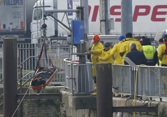 Barco afunda no Canal da Mancha e quatro pessoas morrem