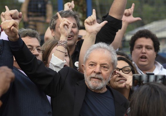 Após ser solto, Lula participa de comemoração em sindicato em São Bernardo do Campo