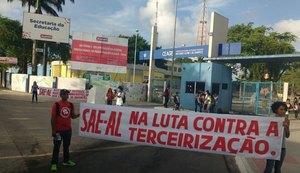 Manifestantes fecham o Cepa em protesto contra a terceirização e reforma