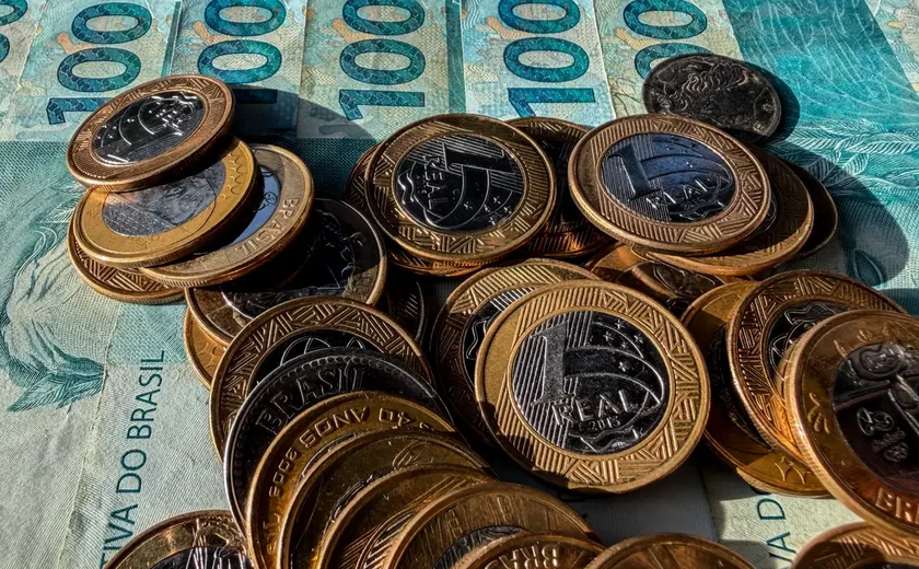 Inflação usada para corrigir salários acumula 4,33% em 12 meses