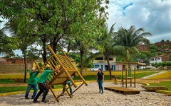 Playground está sendo instalado na Praça de Santa Luzia