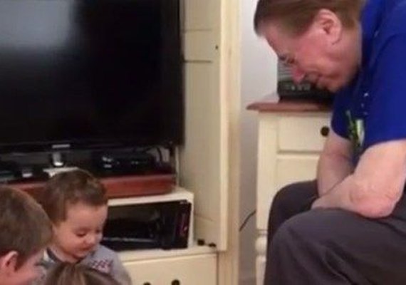 Momento raro! Silvio Santos brinca com netos e vídeo viraliza na internet