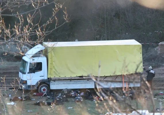 Dezoito migrantes morrem trancados em caminhão abandonado