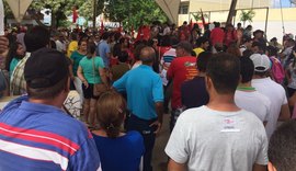 Trabalhadores e estudantes fazem manifestação no centro de Arapiraca