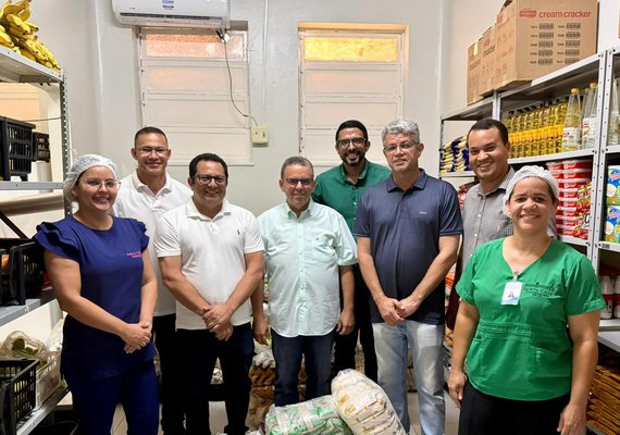 Cooperflores doa 1 tonelada de alimentos à Santa Casa de Penedo