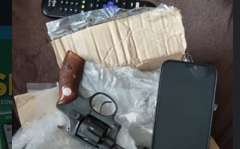 PC prende homem por posse ilegal de arma durante ação conjunta com a Receita Federal