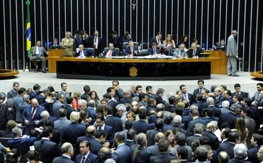 Câmara deve concluir votação do pré-sal e votar flexibilização da Voz do Brasil