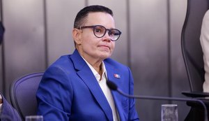 Procuradora-geral recebe Comenda Tavares Bastos em sessão histórica na ALE