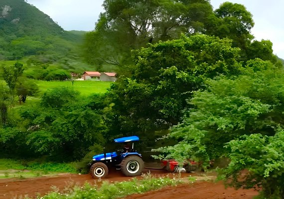 Prefeitura de Pão de Açúcar fortalece agricultura familiar com Programa de Aração de Terras