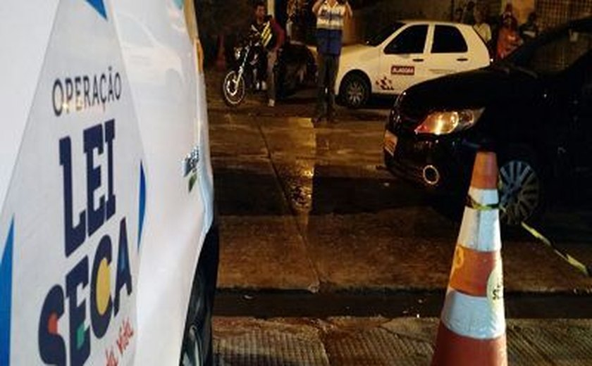 Lei Seca autua 42 condutores sob influência de álcool e prende cinco em Maceió