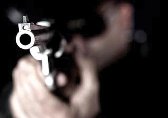 Casal de criminosos assalta ônibus nas proximidades da Avenida Pierre Chalita