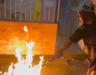 Torcedor queima tv após derrota do Brasil para Noruega