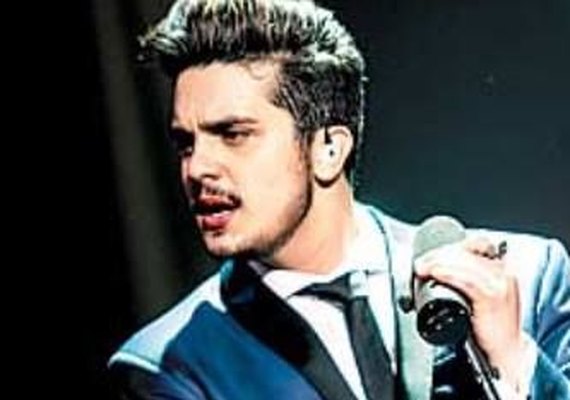 Luan Santana diz que já mandou nude e nega rivalidade com Safadão