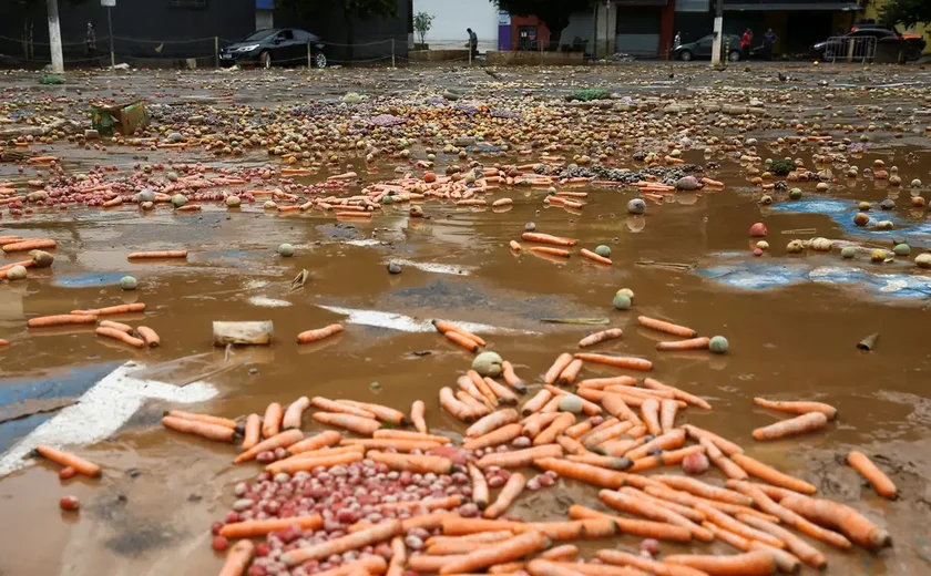 Chuvas provocam alagamentos e deslizamentos pelo interior paulista