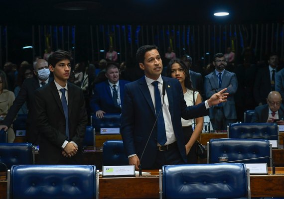 Rodrigo Cunha destaca leis de sua autoria que beneficiam as mulheres